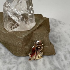 Vtg MEDITATING CAT BROOCH Kitten Jewelry Gold Tone Sleeping 80s 90s Jewelry Pin