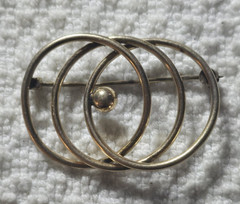 Vintage Floral Circle Gold Filled 1.5″ Pin/Brooch Center 1/20th 12K Gold fill