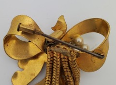 Vintage 1940s Stunning Long Drop Pearl Brooch