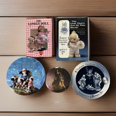 Lot 5 VTG Figurine Collector Pinback Buttons – Moo Moo’s, Precious Moments +More