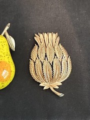 VTG TRIFARI SIGNED 2 1/4” GP PINEAPPLE & ENAMEL PEAR PINS – Costume Jewelry