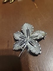 Vintage 1968 signed SARAH COVENTRY Titled Ivy Leaf Silver-Toned Pin BROOCH