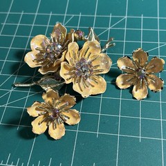 RARE Vintage CORO Enamel Flower AB Rhinestones Peach Tones Brooch Earring Set
