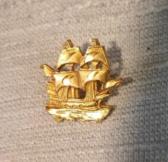 Vintage Lot Of Pins That Vary In Value & Collectibilty All In Good Condition.