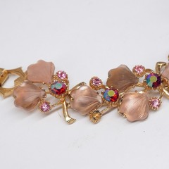VTG bracelet Molded Glass Leaves AB Pink Rhinestones in Goldtone fold over clasp