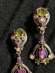 Vintage 1959 Hollycraft Romantic Red And Apple Green Dangle Drop Earrings