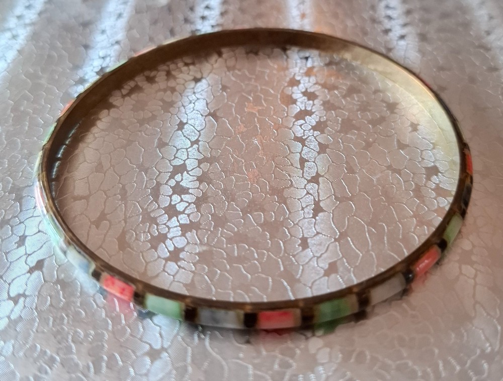 Vintage Jewelry Colorful Rectangular Dyed Shell Inlays on Brass Bangle Bracelet
