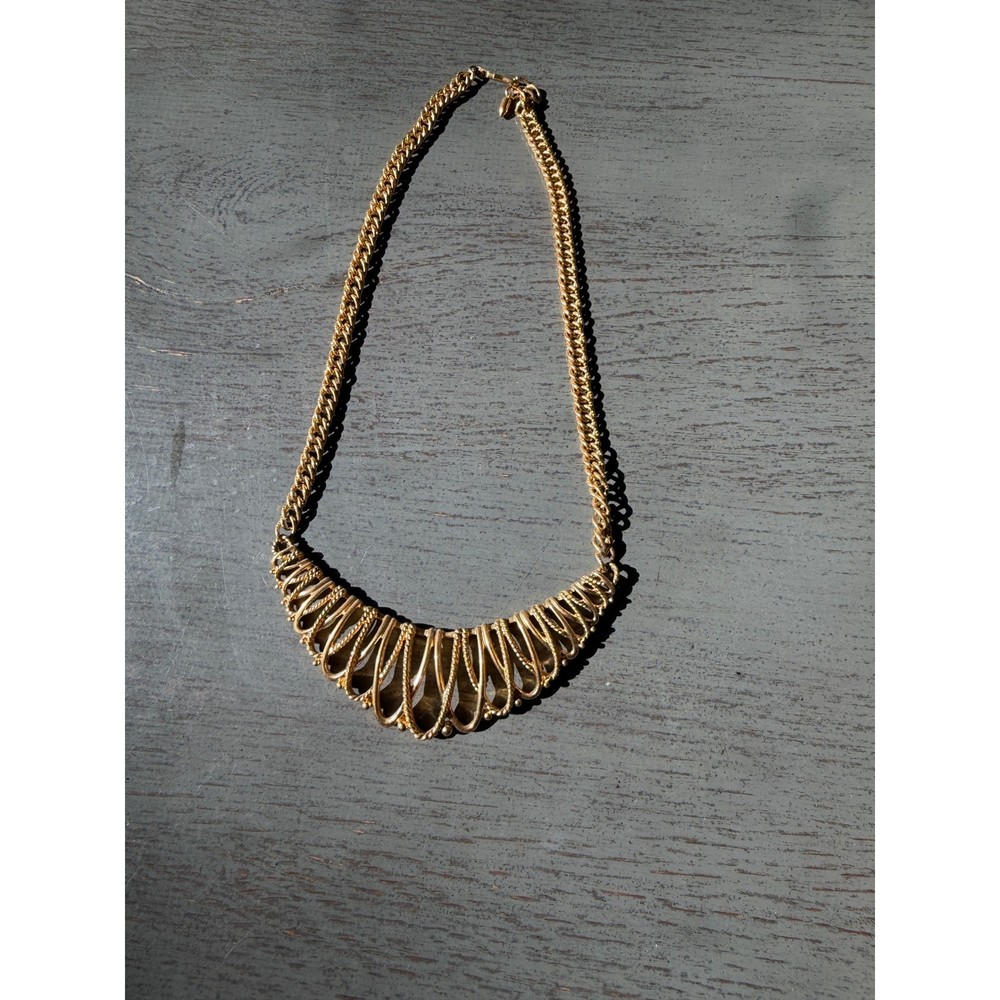 Vintage Gold Tone Bib Statement Necklace Scalloped Textured Curb Chain 18 Inch