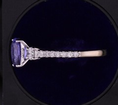 Beautiful Tanzanite and Diamond 14K White gold ring Size 6-1/2
