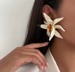Vintage White Flower Stud Earrings for Women Large