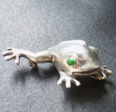 Vintage Shiny Green Eyed Frog Sterling Brooch