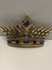 Vintage WONDERS 2004 ”Masters of Florence Medici” Rhinestone Crown Brooch Pin