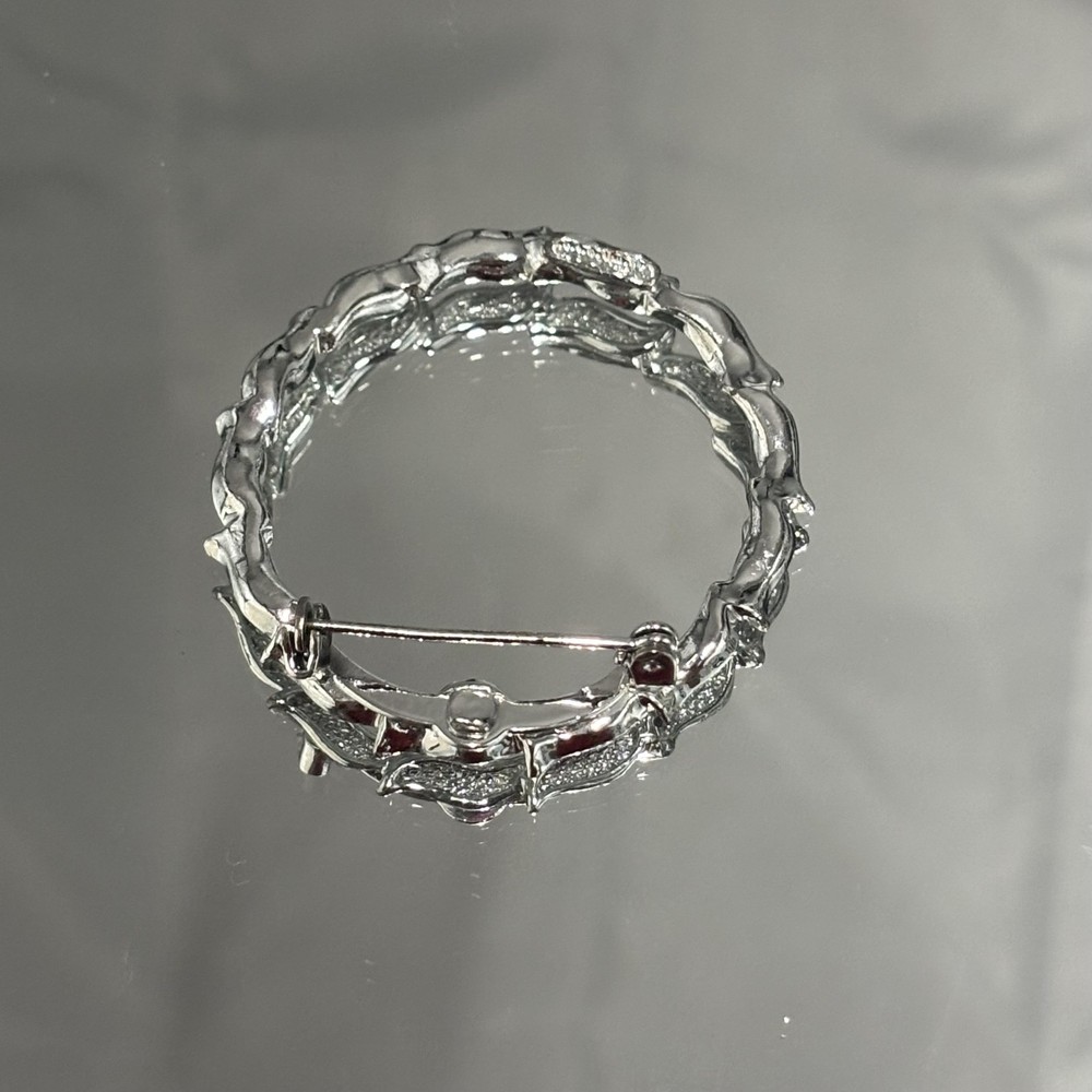 Vintage Gerry’s Wreath Brooch Pin Silver Tone Textured Leaf Costume Jewelry