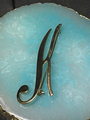 VINTAGE YELLOW GOLD PLATED LETTER K BROOCH 2.25”