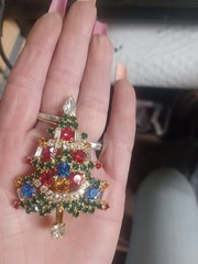 VINTAGE PRONG SET RHINESTONE CHRISTMAS TREE BROOCH PIN GOLD TONE Very Nice!
