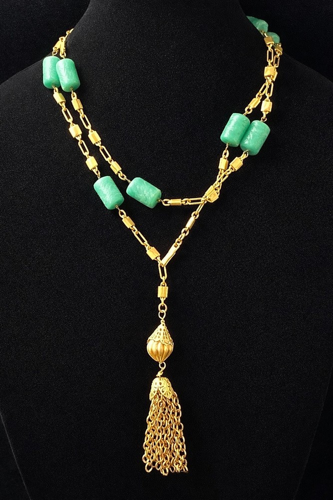 Vtg Asian Inspired 40″ Necklace Gold Tone Y Tassel Lariat Green Faux Jade Beads