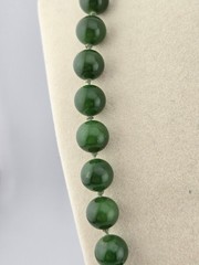 Vintage Necklace Green Serpentine Gemstone 10mm Beads Knotted Gold Tone 24″