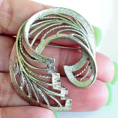 Vintage Mode Art Arthur Pepper Stylized Leaf Silver Tone Swirk Pin 1-7/8″