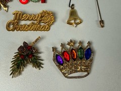 Lot Of 14 VTG Christmas Holiday Brooch Pin Multicolor Enamel Gold Silver Tone