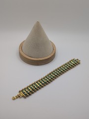 Vintage Estate Gold Tone Green Blue And White Seed Bead Bracelet 7.25″