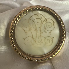 Vintage Gold Swirl Mother of Pearl Brooch Pin – General MFG U.S.A Gold Tone