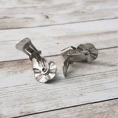 Vintage Clip On Earrings – Silver Tone Unusual Flower & Leaf