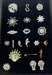 ‘Your Choice’ Vintage Brooch Pins Trifari, Park Lane, Germany ++ Unmarked