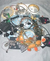 Nice Lot Of Jewelry! 20 Pieces. Just $7