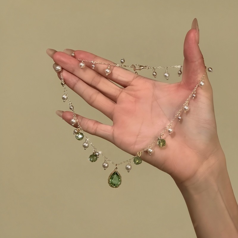 Vintage green tassel teardrop pendant necklace