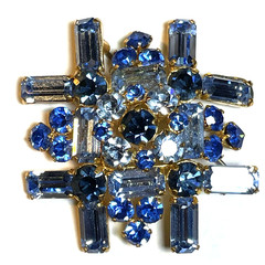 VINTAGE AUSTRIA MINT BLUE RHINESTONE TIERED STARBURST BROOCH PIN MCM JEWELRY 50S