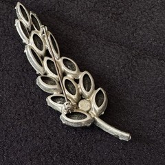 Jet Rhinestone Silver-Tone Leaf Pin Brooch Navette Mid-Century Juliana Vintage