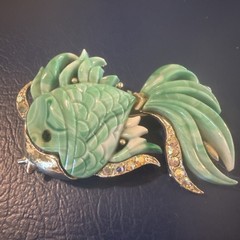 Vintage Unsigned Hattie Carnegie Green Lucite Angel Fish Brooch Rhinestone Gold.
