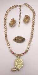 “1928” VTG Pink Champagne Glass Beaded Gold Tone Set Necklace Earrings Brooch