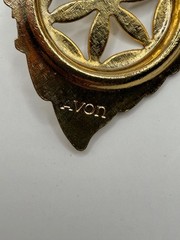 VINTAGE AVON PERFUME LOCKET BROOCH GOLD TONE LEAF