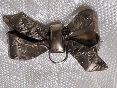 Vintage 1″ Bow Pin Brooch Medal Pendant Hanger Silver Tone New