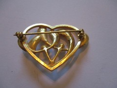 Signed MMA Metropolitan Museum of Art Heart PIn