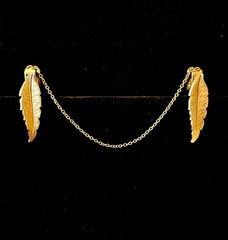VINTAGE 1950s – 1970s GOLD TONE SWEATER CLIPS – SET OF 2