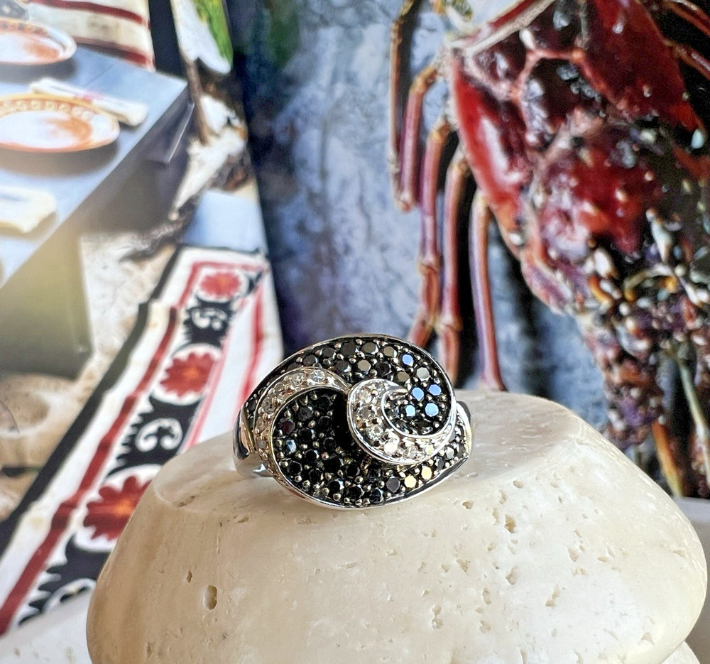 Fine ESTATE 14k White Gold Black Diamond Ladies Ring