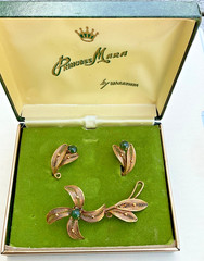 Vtg Princess Mara Gold-tone Filigree Brooch Screw back Earrings set by Marathon