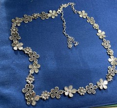 Vintage‑Style Silver Filigree Floral Necklace –Rhinestones Adjustable Length