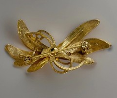 Vintage Signed ART Textured Gold Tone Flower Spray Brooch Pin (#P-19)