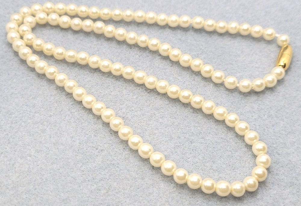 Vintage Faux Glass Pearl Necklace 18in.
