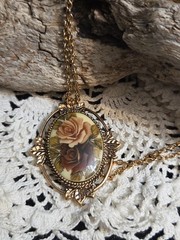 Vtg Sarah Coventry 1977 Rose Marie Cameo Rose Pendant Goldtone 23” Necklace P45