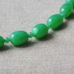 Vintage Green Glass Oval Bead Necklace 44cm 17.3 in Faux Jade Stone Jewelry