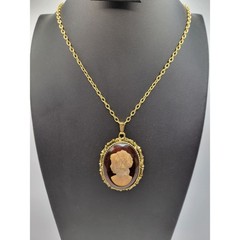 Vintage Left Facing Cameo Pendant Necklace Embossed Cable Chain Rootbeer Acrylic