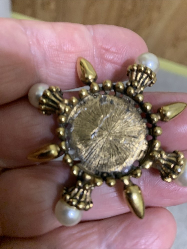 Vintage Ships Wheel Faux Pearls Gold – Tone Starburst Brooch 2.25″ diameter