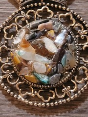 Vintage Antique Gold Tone Natural Stone Pendant Crown Women’s Fashion Jewelry