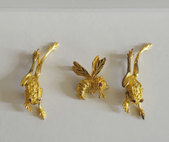 Les Bernard Sterling Gold Tone Brooch Pin Lot 2 x Frog 1 Bee Rhinestone Eyes