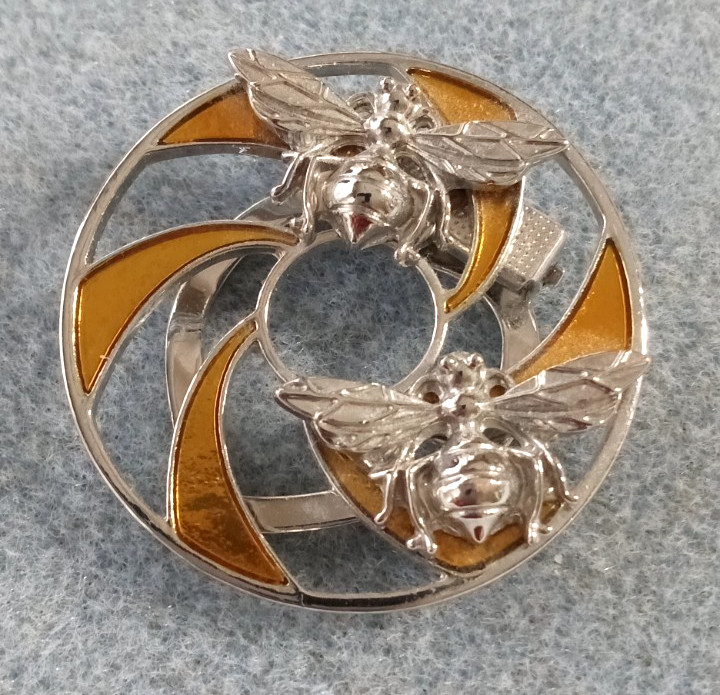 Beautiful MUSEUM COLLECTION Art Deco Style Bee Scarf Clip