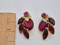 VTG Pierced Earrings Clusters of Red & Pink Rhinestones w/goldtoned leaf accents